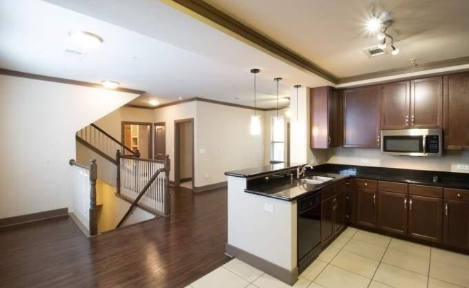 2432 Thomas Ave - Photo 3 of 10