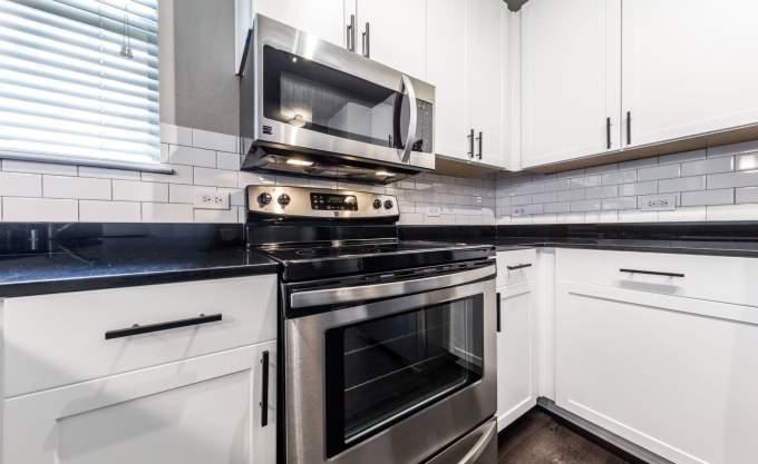 2432 Thomas Ave - Photo 5 of 10