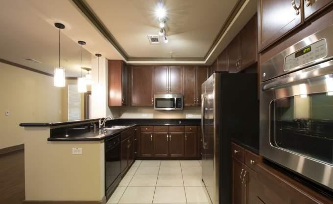 2432 Thomas Ave - Photo 7 of 10