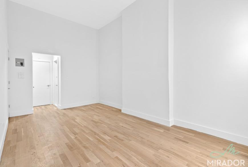 39 W 16th St - Photo 2 of 10