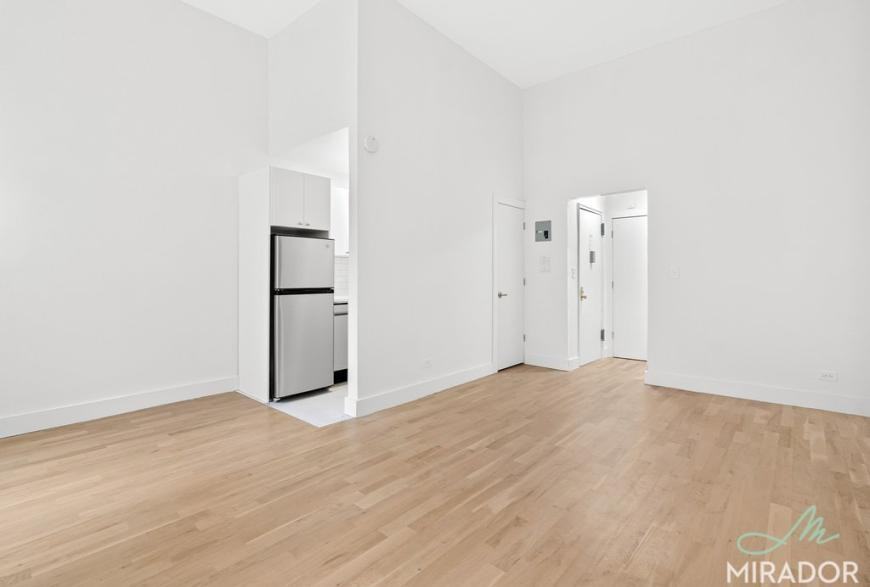 39 W 16th St - Photo 4 of 10