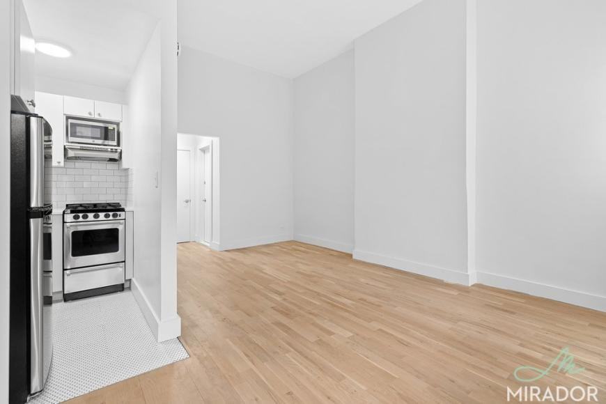 39 W 16th St - Photo 5 of 10