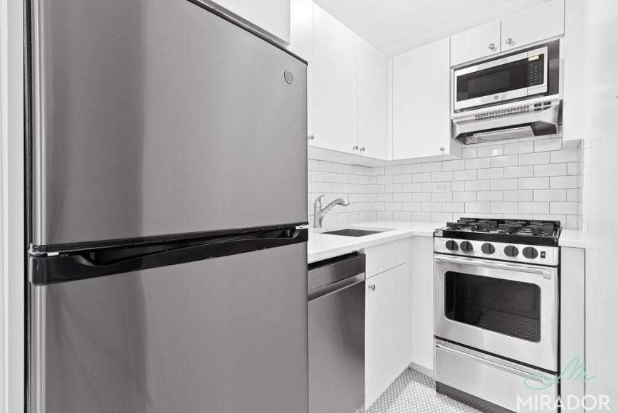 39 W 16th St - Photo 7 of 10
