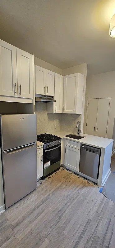 245 E 62nd St - Photo 2 of 10