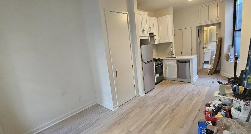 245 E 62nd St - Photo 3 of 10