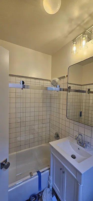 245 E 62nd St - Photo 5 of 10