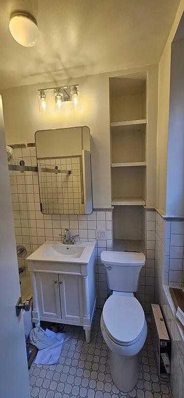 245 E 62nd St - Photo 6 of 10