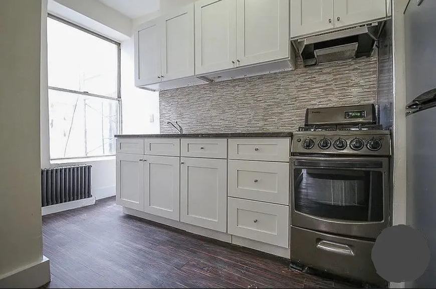 1566 Pacific St - Photo 5 of 6