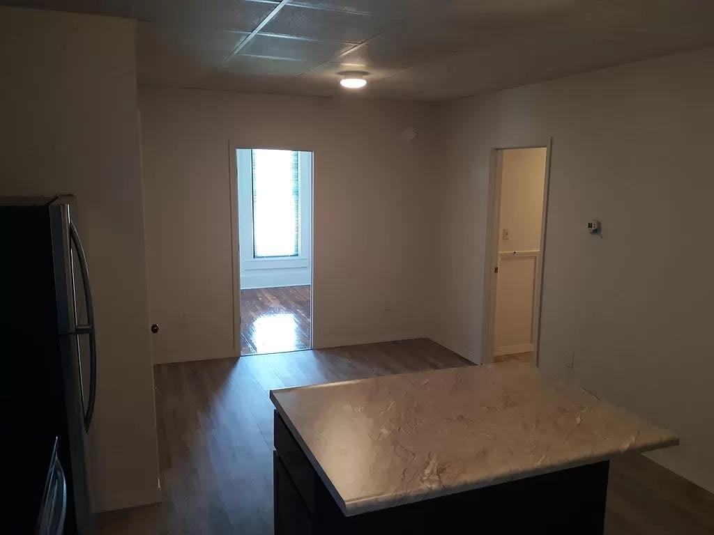 501 W Jefferson St #D - Photo 5 of 11