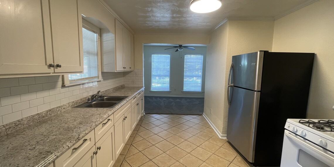 2206 Maryland St - Photo 6 of 9
