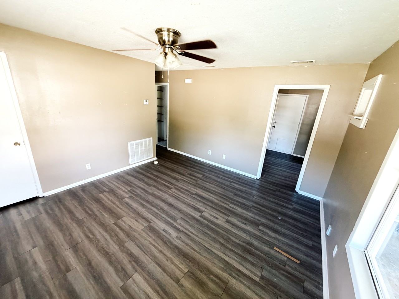 501 Wynhurst Ct - Photo 3 of 18
