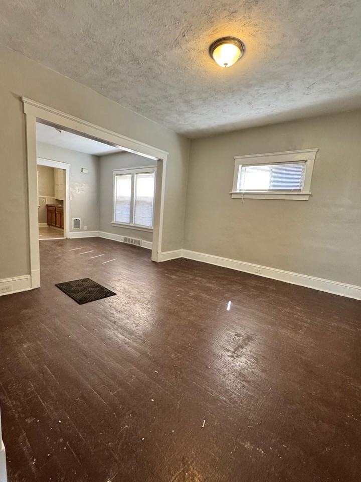 1057 E 146th St #1 - Photo 5 of 9