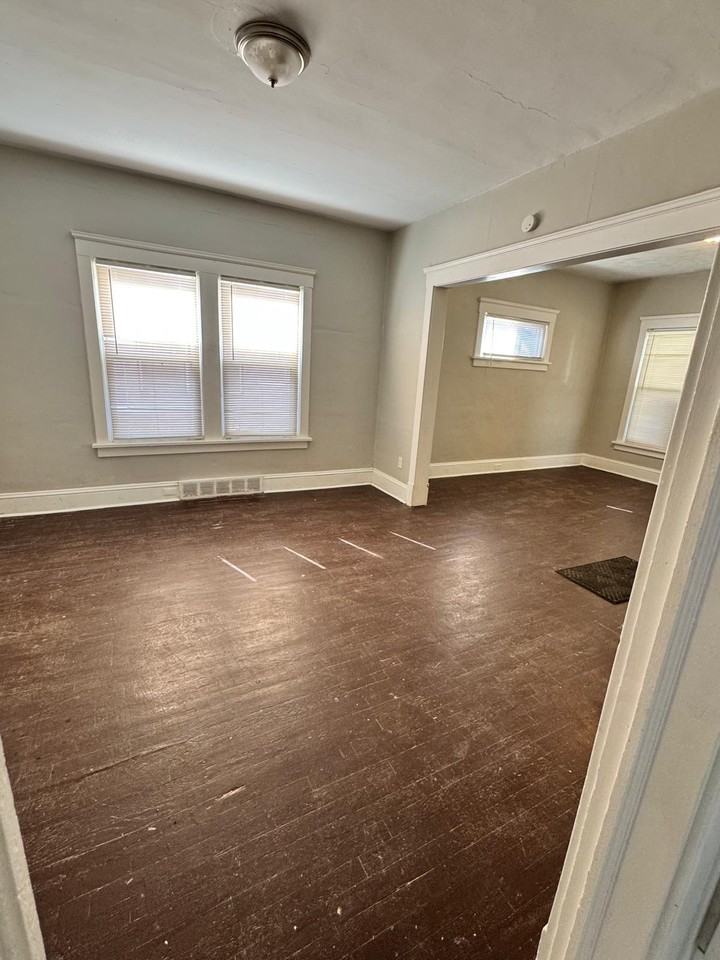 1057 E 146th St #1 - Photo 7 of 9