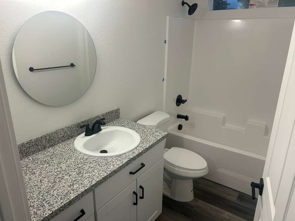 3960 S Pacific Hwy #M - Photo 4 of 7