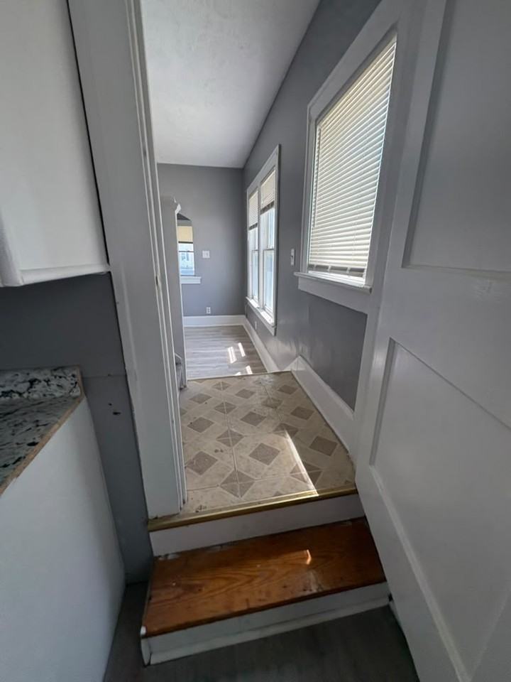 1302 W 5th St #1304 - Photo 2 of 15