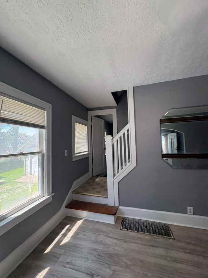 1302 W 5th St #1304 - Photo 3 of 15