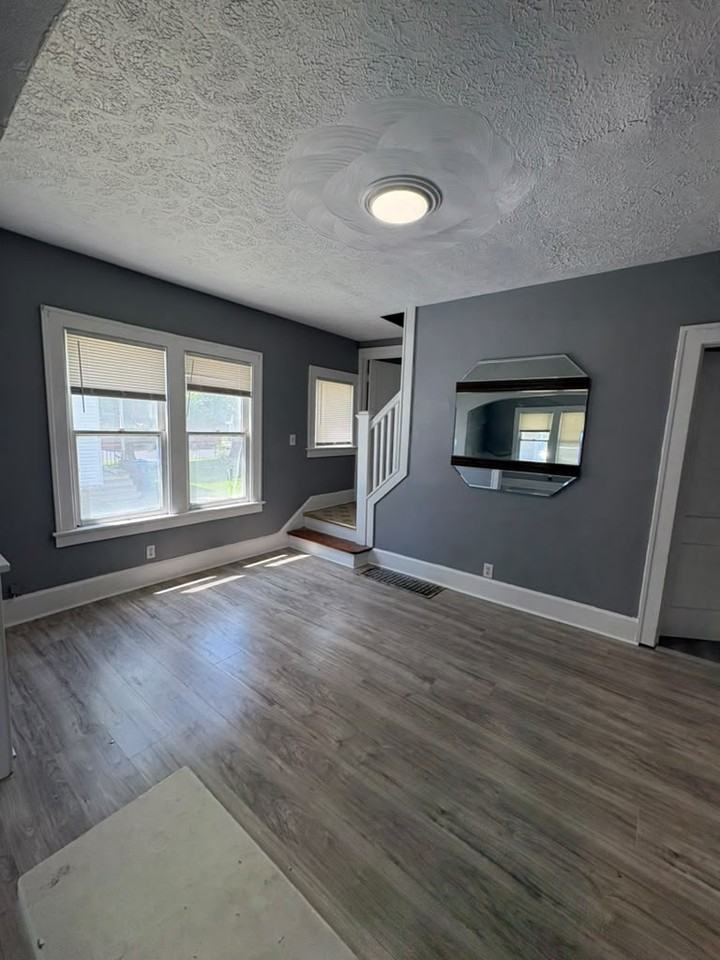 1302 W 5th St #1304 - Photo 5 of 15