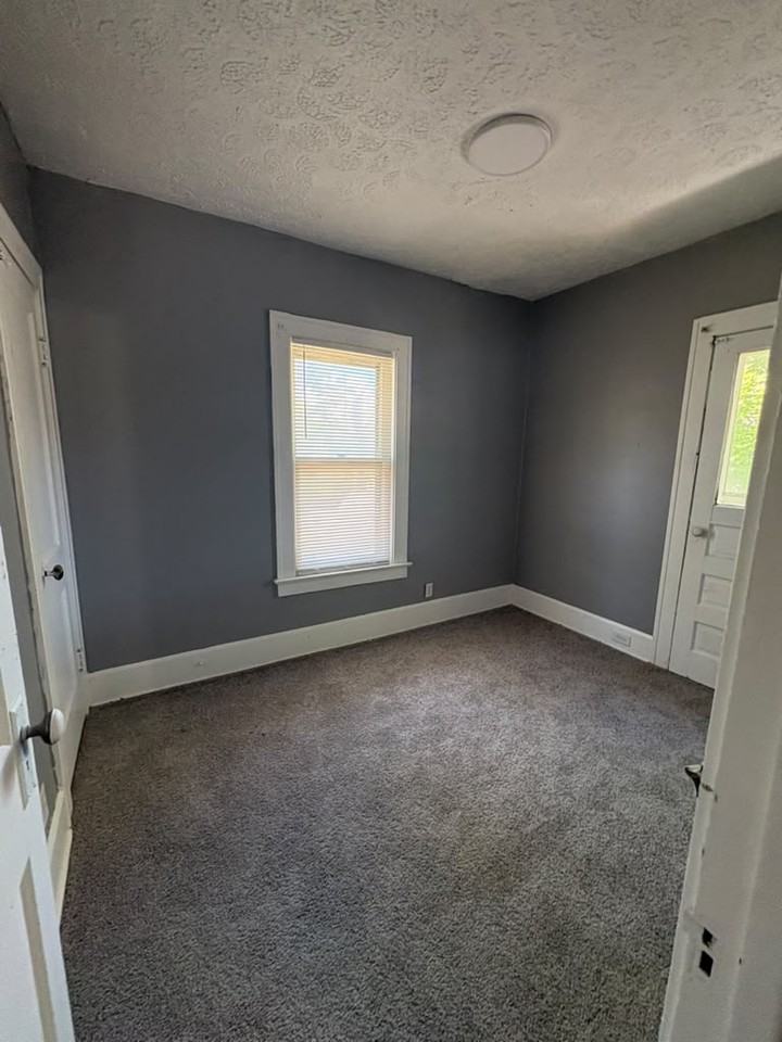 1302 W 5th St #1304 - Photo 6 of 15