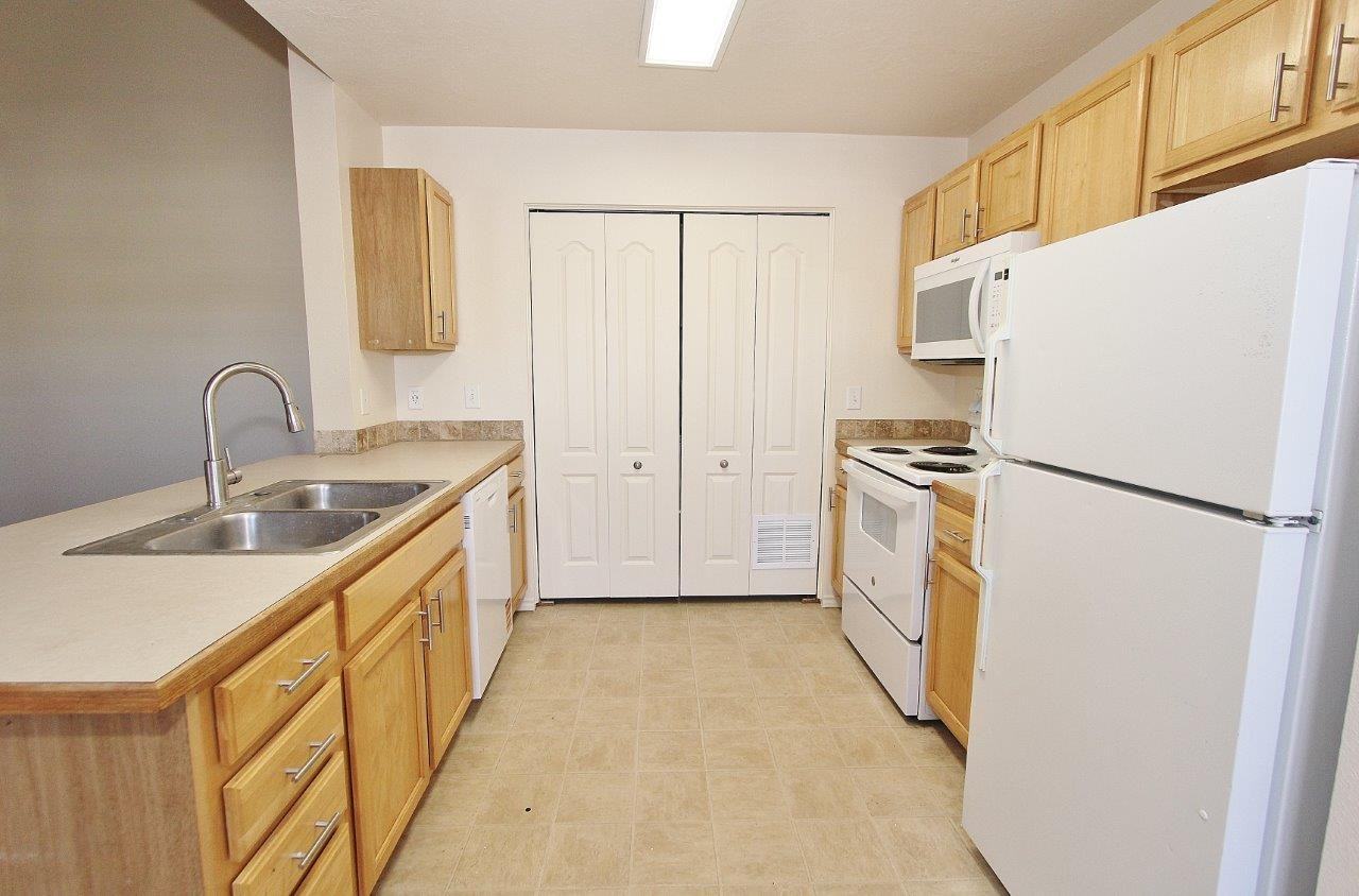 11840 W Cloverbrook Ln #201 - Photo 7 of 24