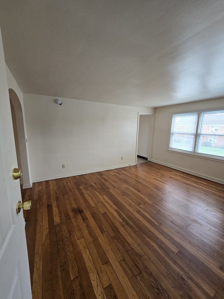 410 E Bruce Ave #410-4 - Photo 2 of 8