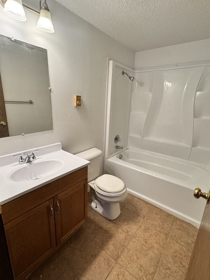 306 E 1st St #7 - Photo 2 of 7