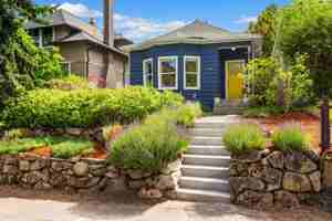 featured image of 2418 Queen Anne Ave N