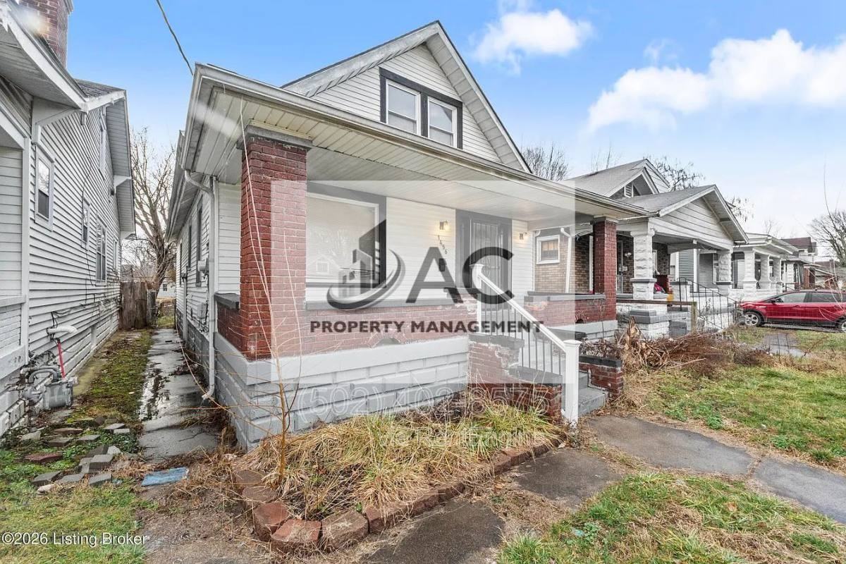 1456 Beech St - Photo 2 of 10