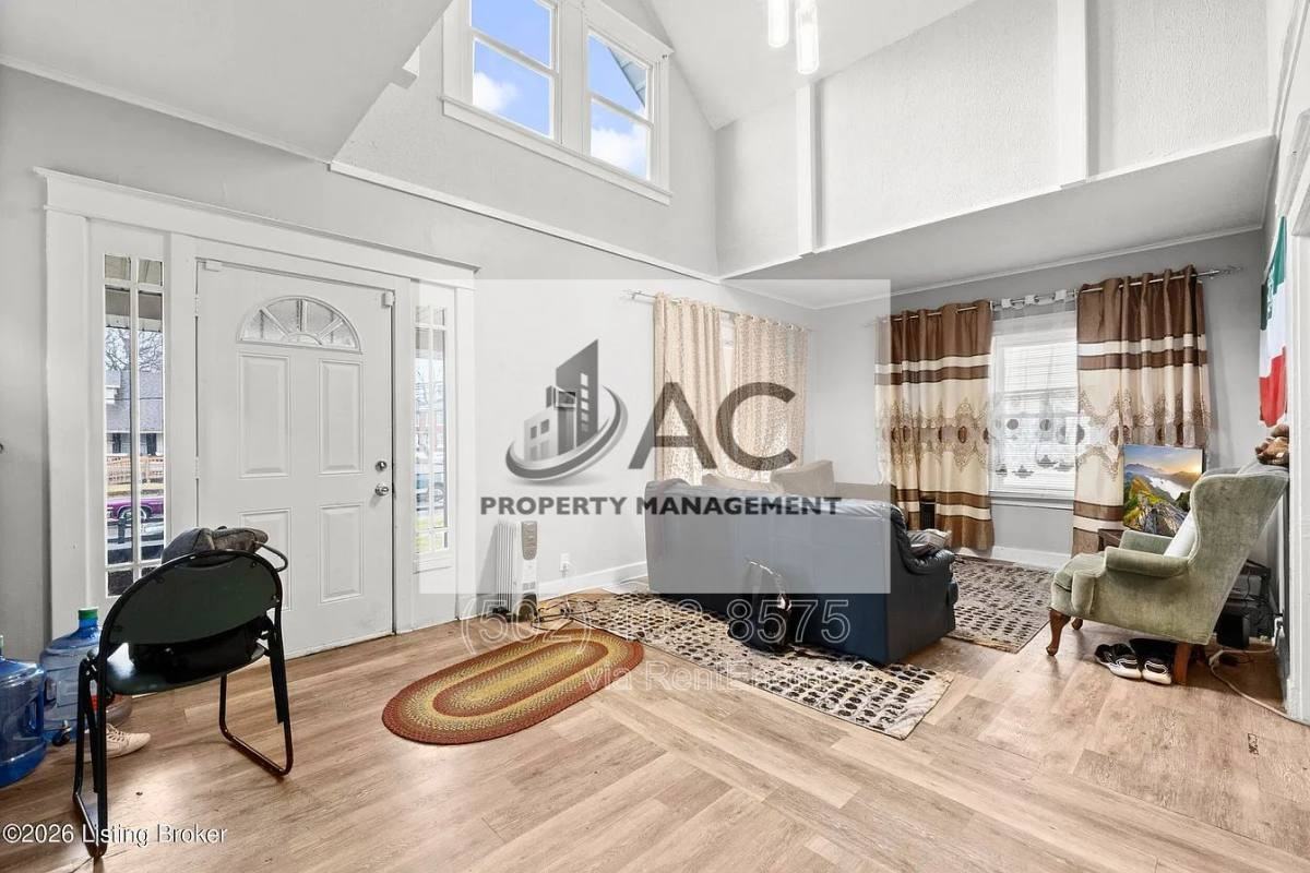1456 Beech St - Photo 3 of 10