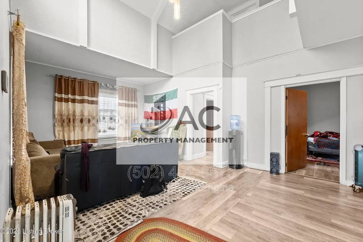 1456 Beech St - Photo 4 of 10