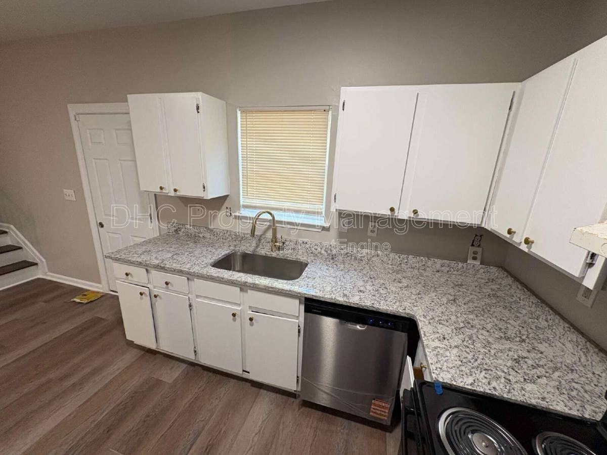Avenue Pl - Photo 2 of 10