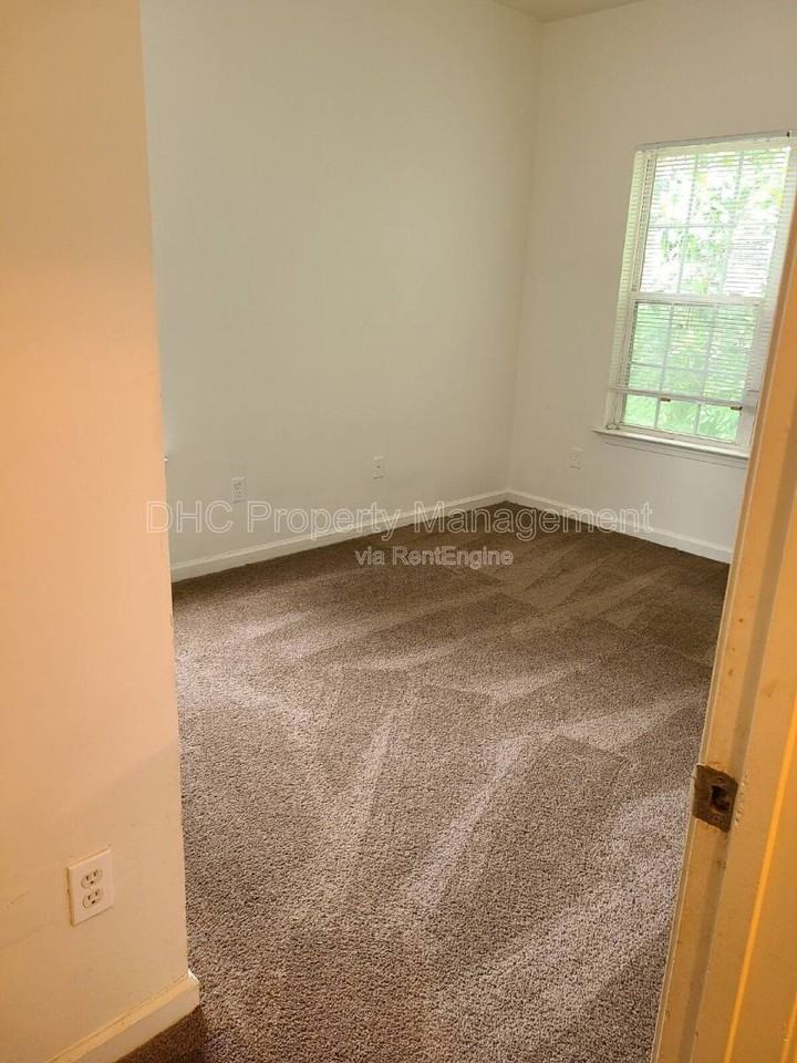Avenue Pl - Photo 6 of 10