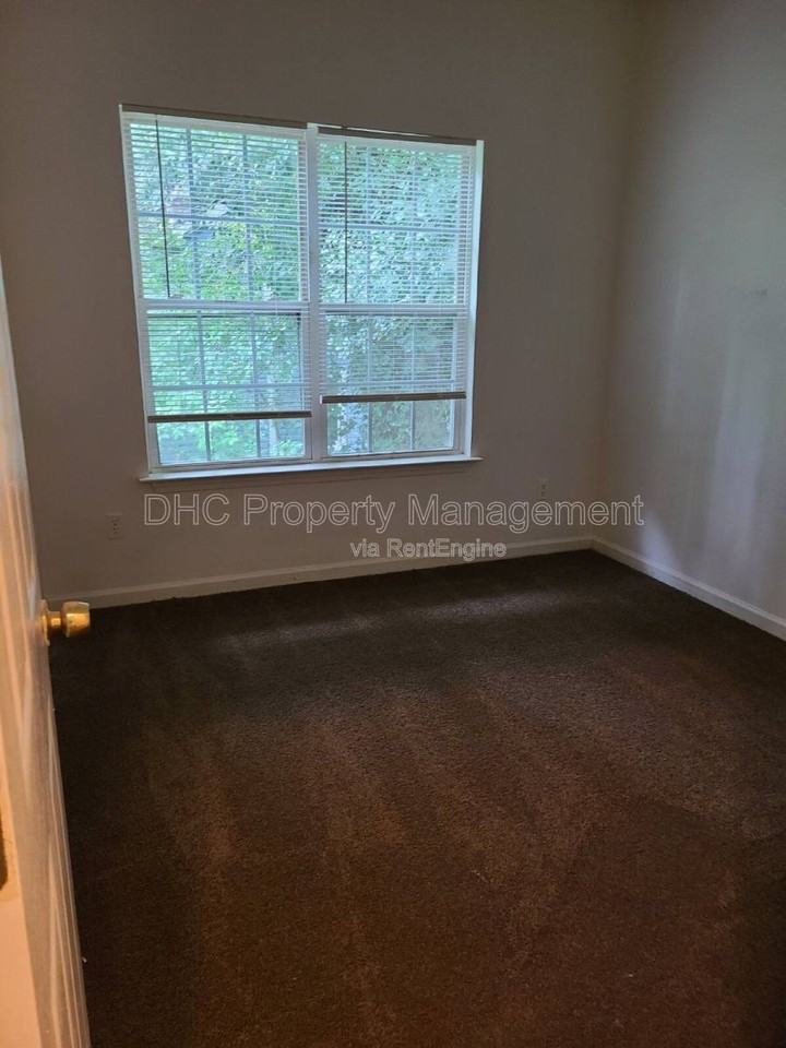 Avenue Pl - Photo 7 of 10