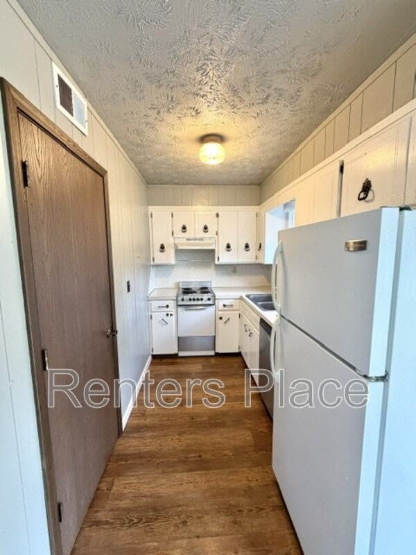 812 S Adair St - Photo 3 of 11