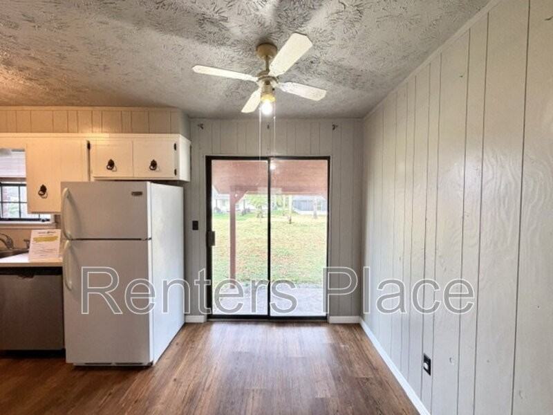 812 S Adair St - Photo 5 of 11