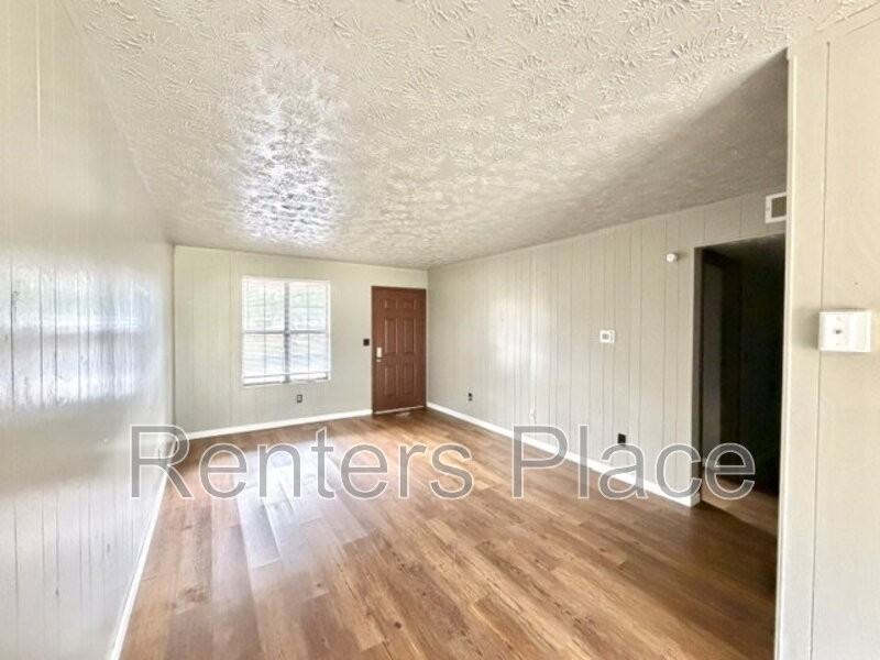 812 S Adair St - Photo 7 of 11