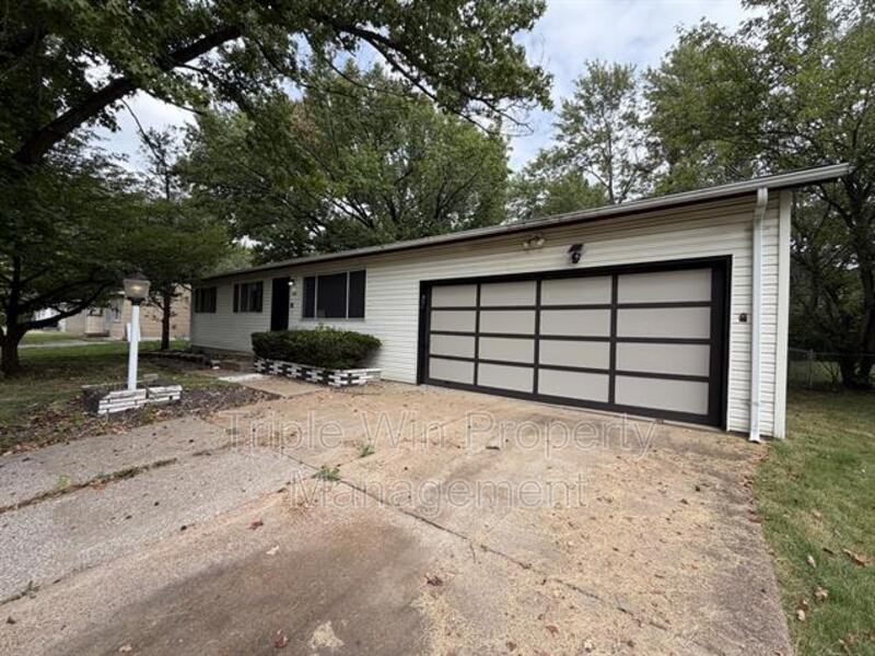 1439 Widefields Ln - Photo 2 of 20