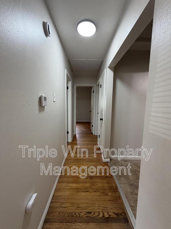 1439 Widefields Ln - Photo 4 of 20