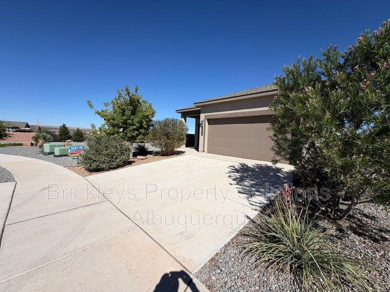 4875 Mount Salas St Ne - Photo 2 of 30