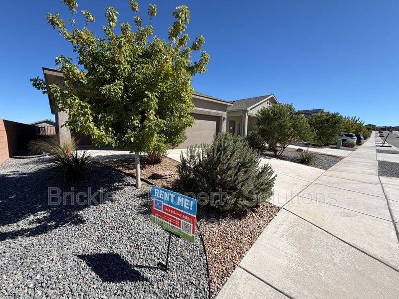 4875 Mount Salas St Ne - Photo 3 of 30