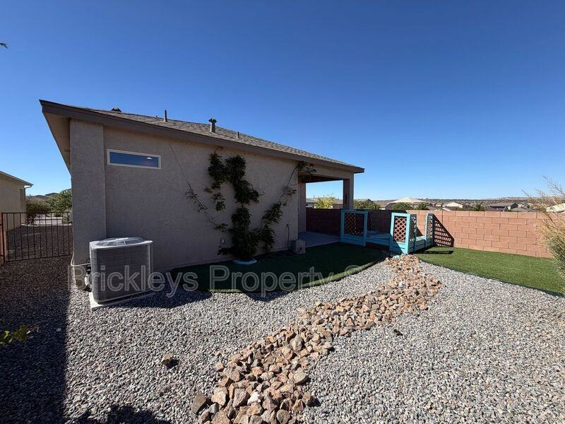 4875 Mount Salas St Ne - Photo 6 of 30