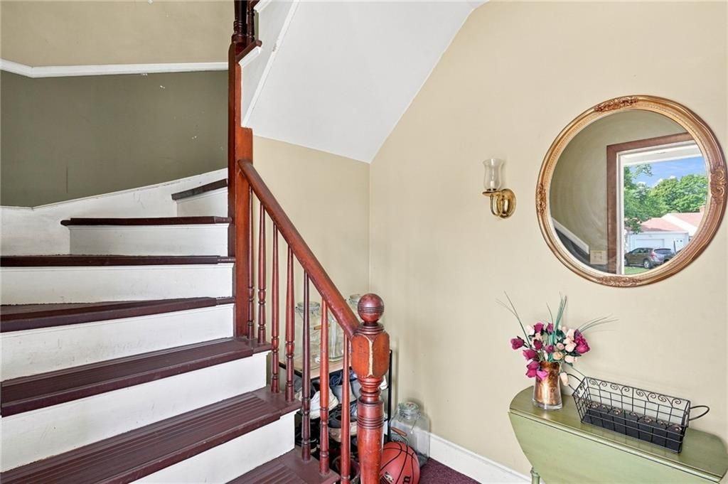 51 Pettaconsett Ave - Photo 4 of 38