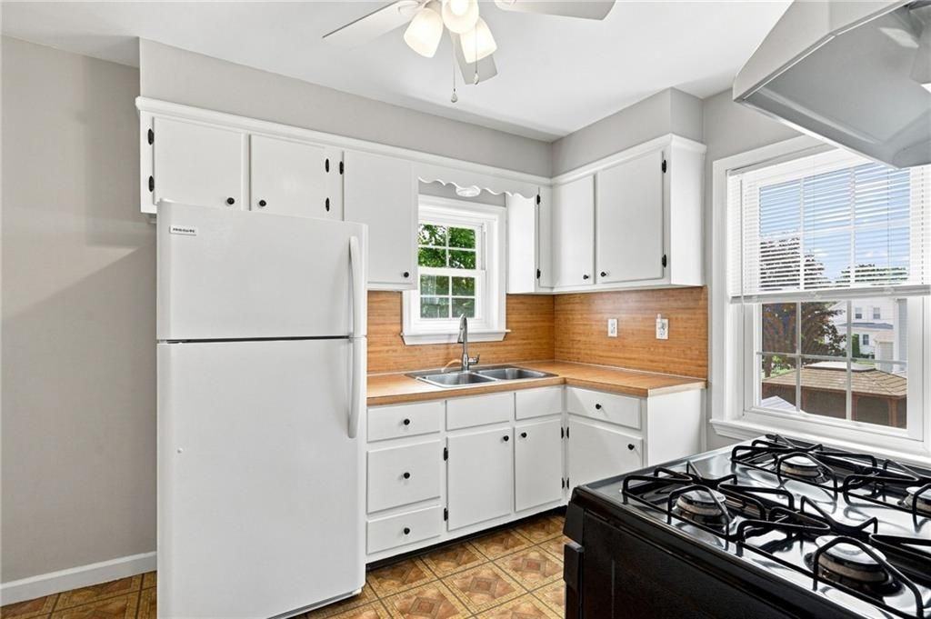 51 Pettaconsett Ave - Photo 5 of 38