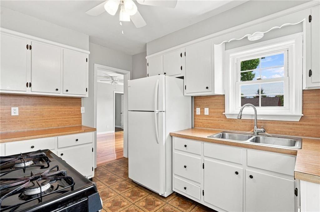 51 Pettaconsett Ave - Photo 6 of 38