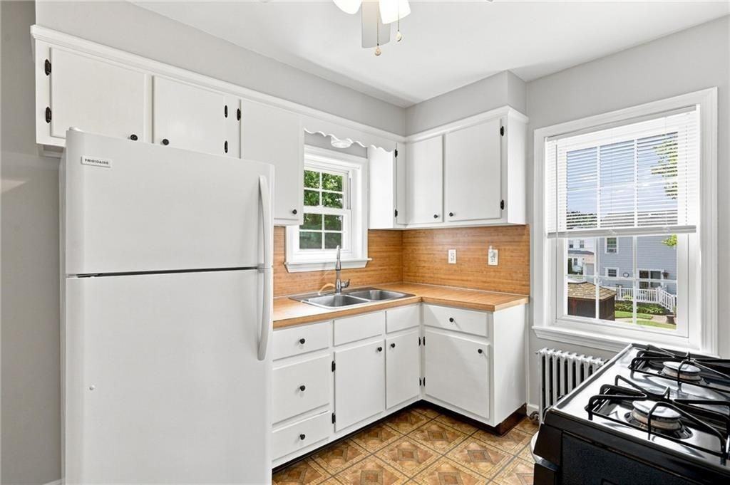 51 Pettaconsett Ave - Photo 7 of 38