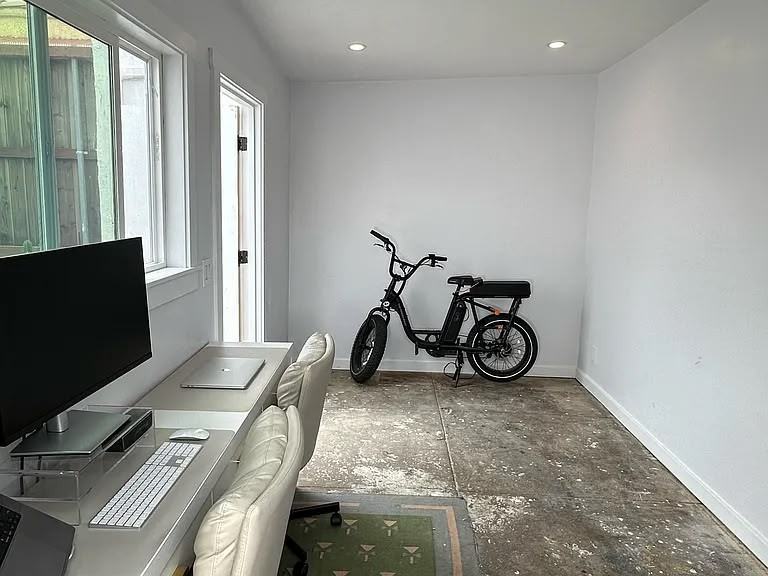 1523 East 16th Street - Photo 3 of 15