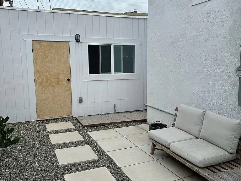 1523 East 16th Street - Photo 6 of 15