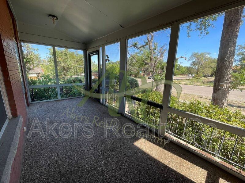 501 Van Buren St - Photo 3 of 28