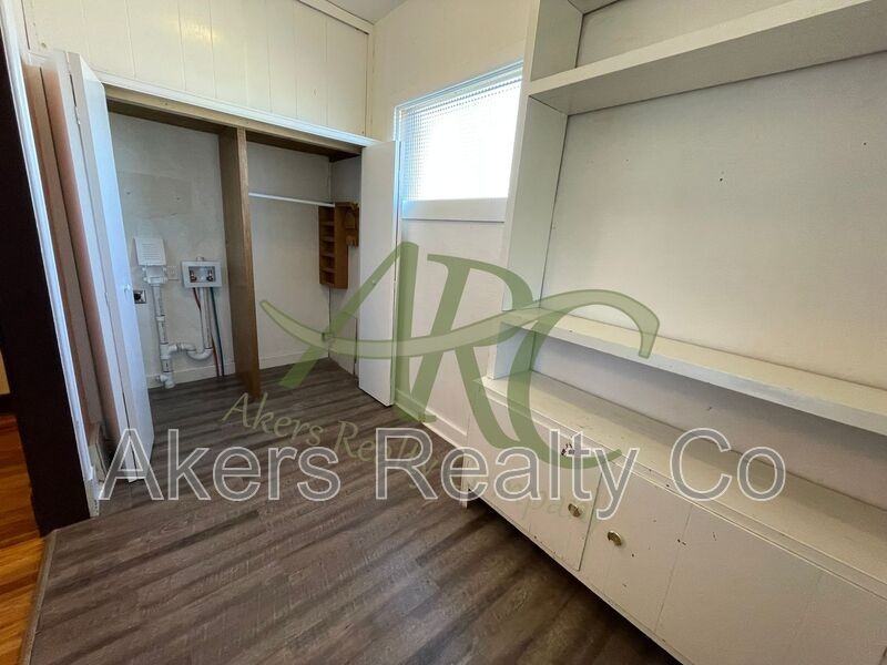 501 Van Buren St - Photo 4 of 28