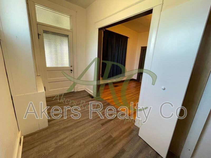 501 Van Buren St - Photo 5 of 28