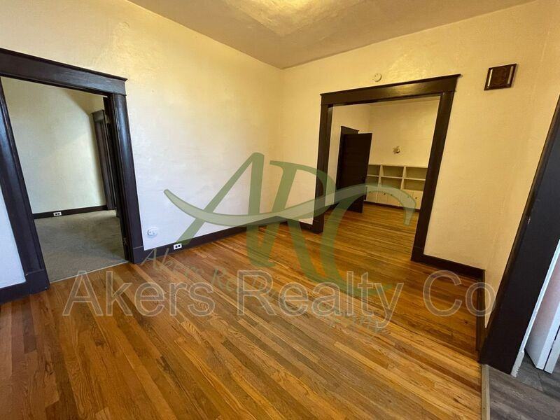 501 Van Buren St - Photo 6 of 28